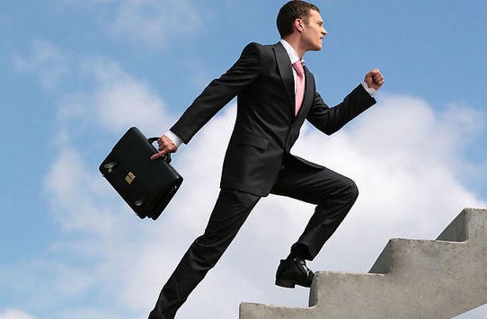 獵頭資訊-年近三十月薪2萬元，她，是怎樣做到的？